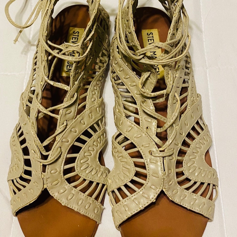 Steve Madden retro sandals